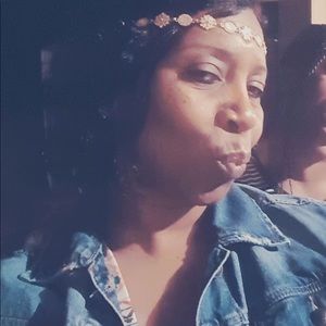 Meet your Posher, Connie